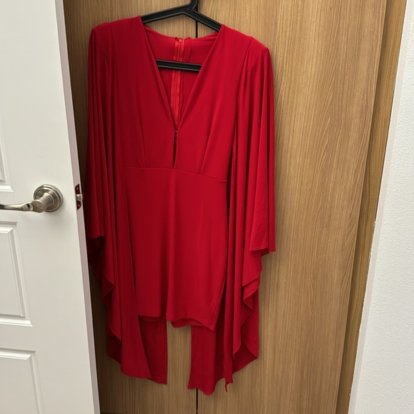 Beautiful flowy red dress - Picture 3 of 5